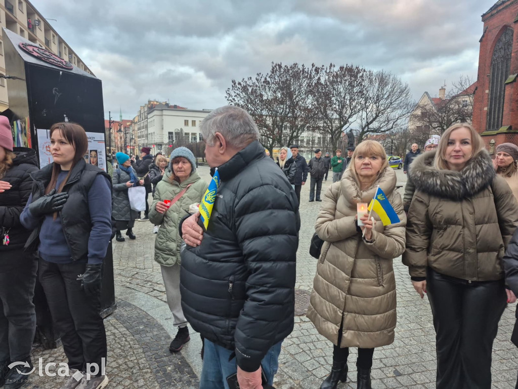4 lata wojny. W centrum zebrało się około 100 osób