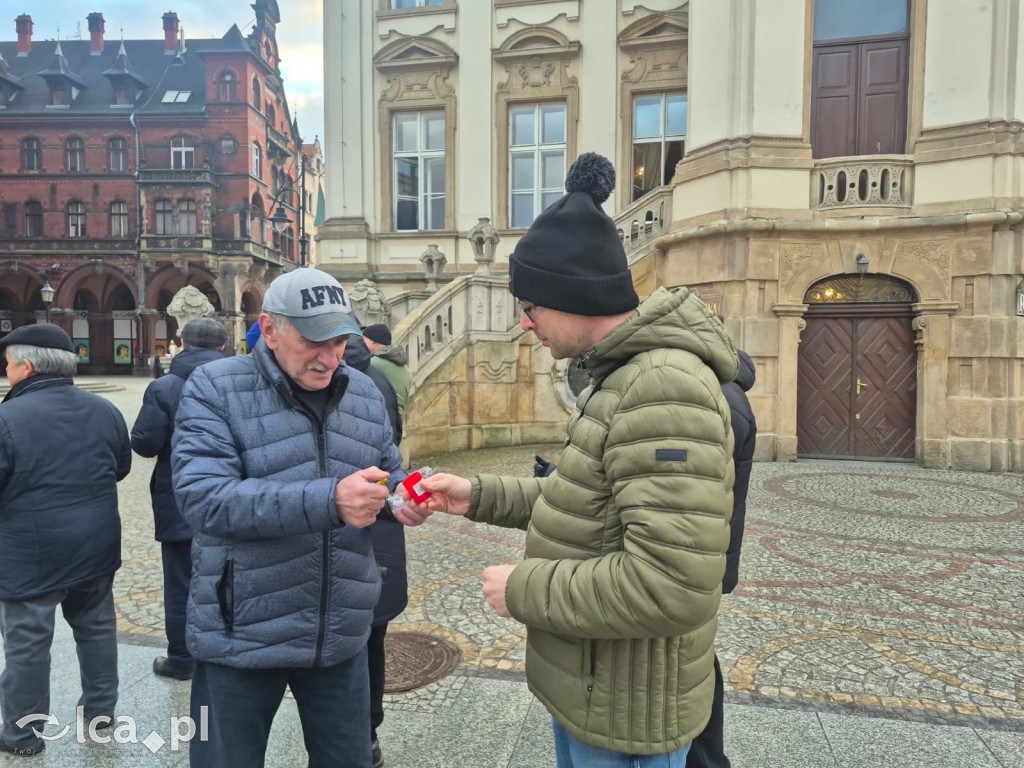 4 lata wojny. W centrum zebrało się około 100 osób