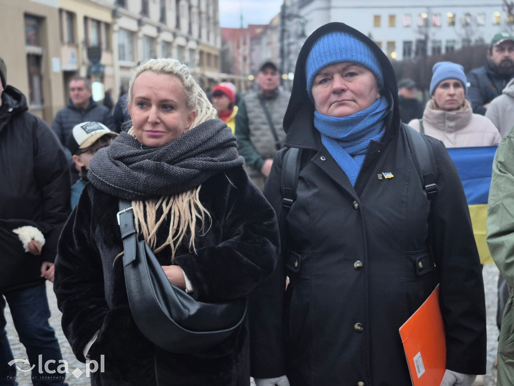 4 lata wojny. W centrum zebrało się około 100 osób