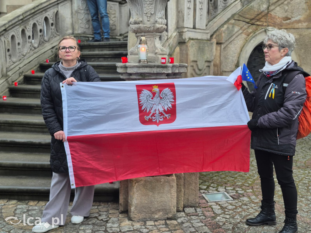 4 lata wojny. W centrum zebrało się około 100 osób