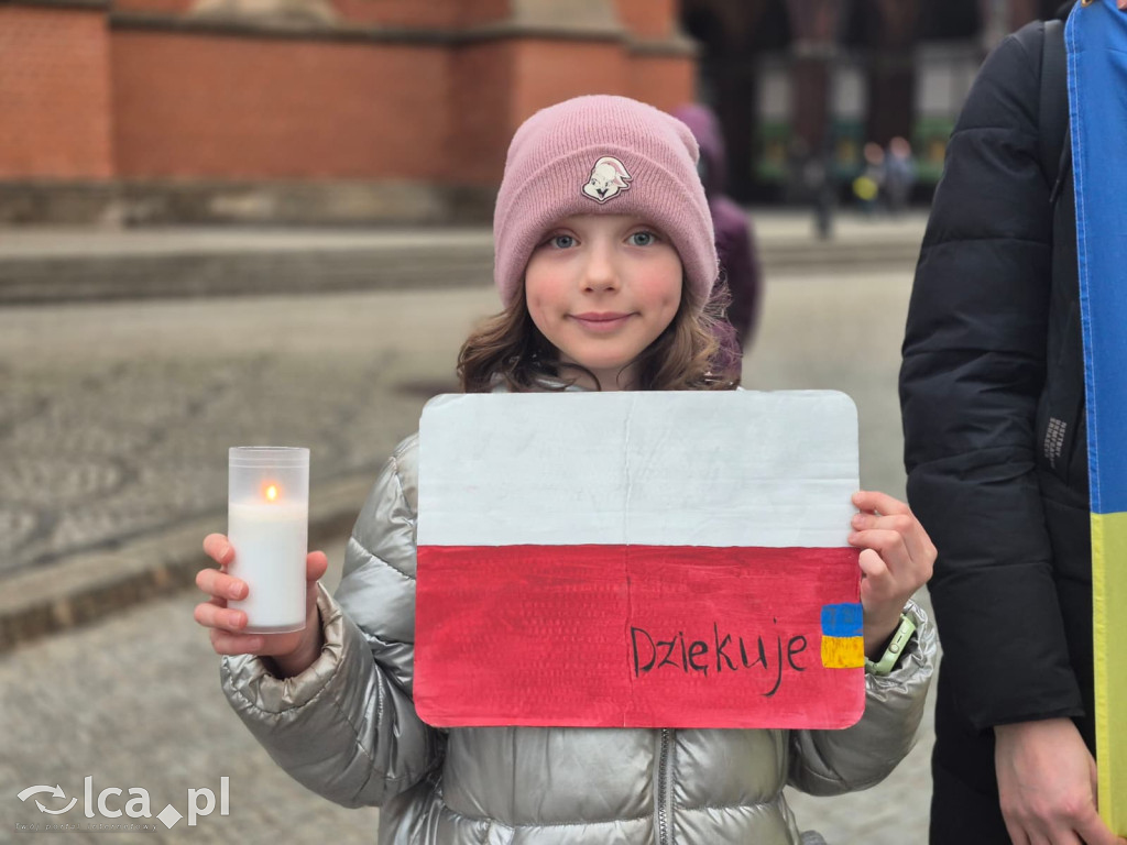 4 lata wojny. W centrum zebrało się około 100 osób