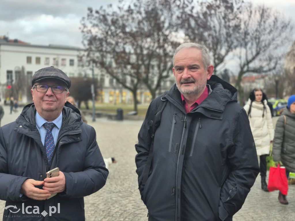 4 lata wojny. W centrum zebrało się około 100 osób
