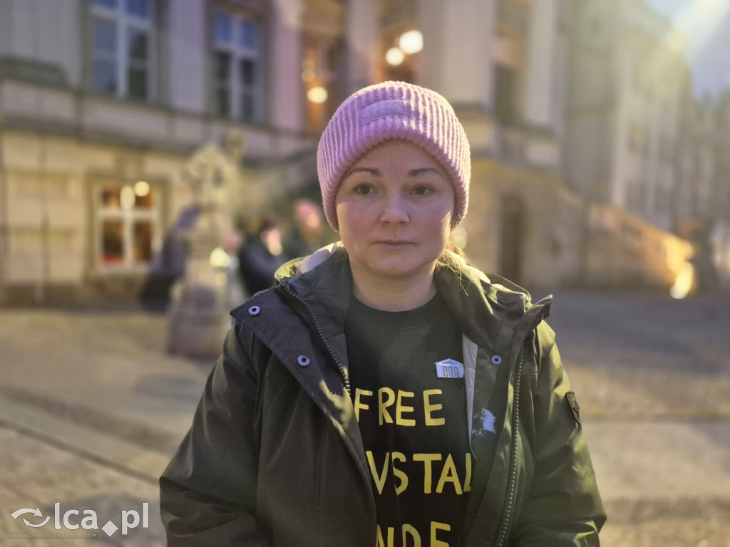 4 lata wojny. W centrum zebrało się około 100 osób