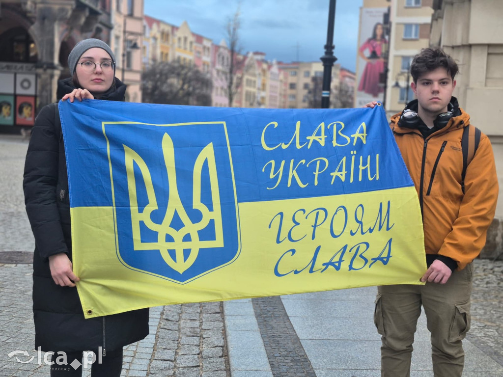 4 lata wojny. W centrum zebrało się około 100 osób