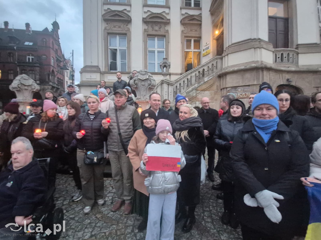 4 lata wojny. W centrum zebrało się około 100 osób