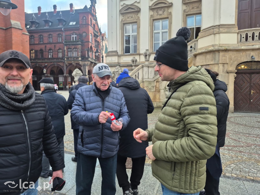 4 lata wojny. W centrum zebrało się około 100 osób