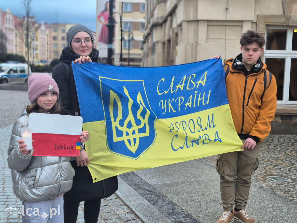 4 lata wojny. W centrum zebrało się około 100 osób