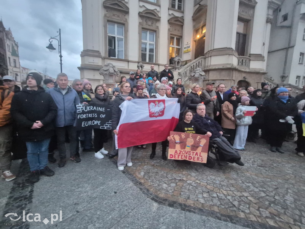 4 lata wojny. W centrum zebrało się około 100 osób