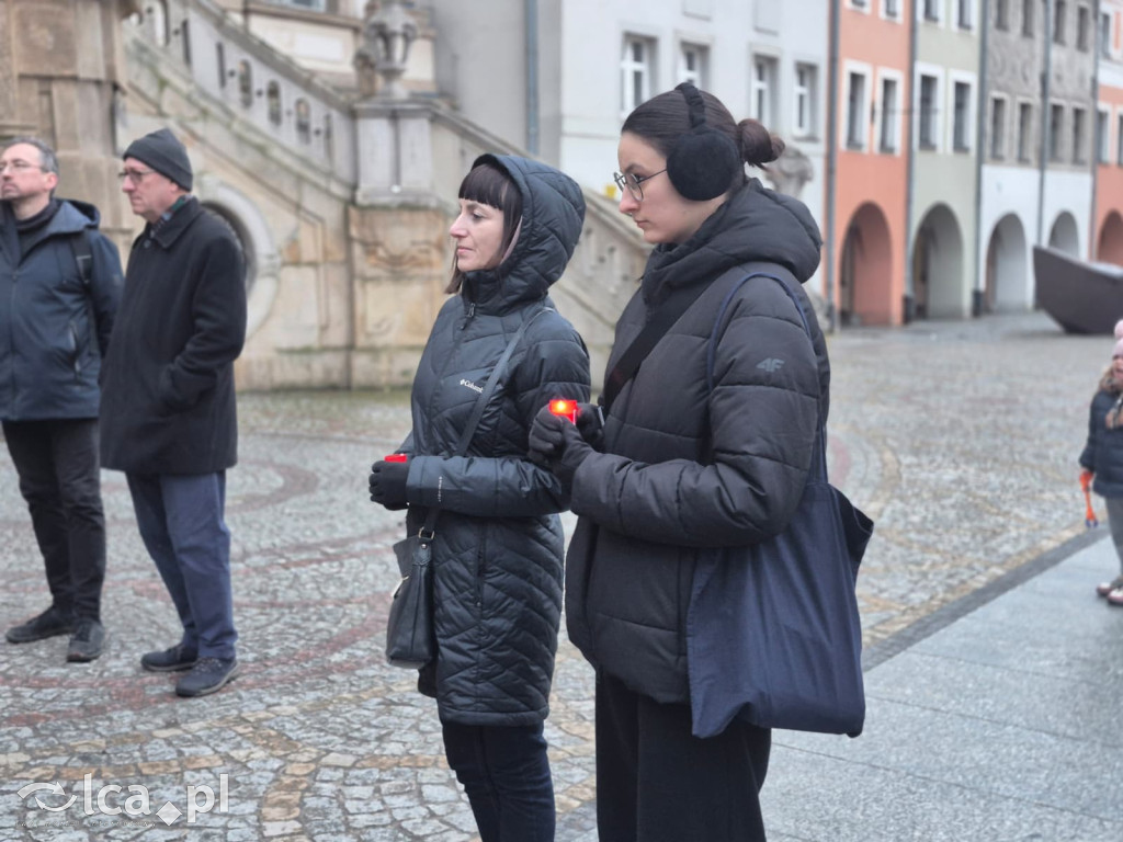 4 lata wojny. W centrum zebrało się około 100 osób