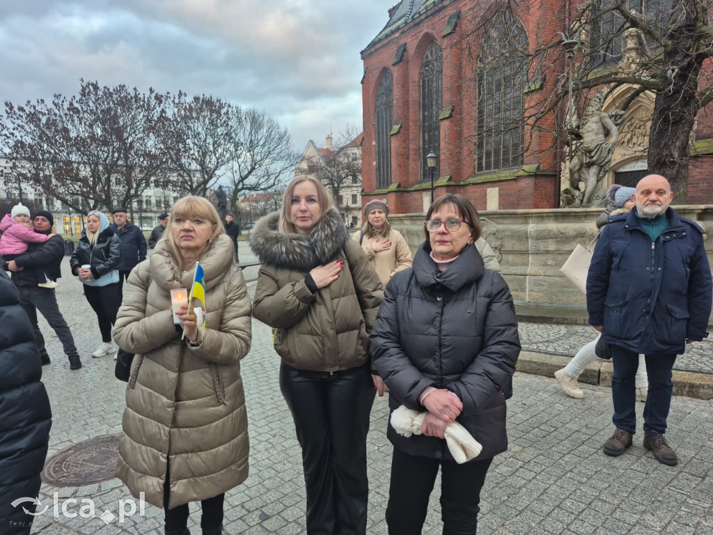 4 lata wojny. W centrum zebrało się około 100 osób
