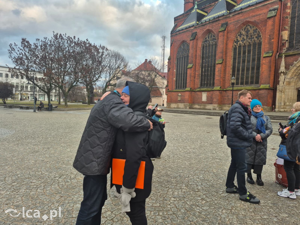 4 lata wojny. W centrum zebrało się około 100 osób