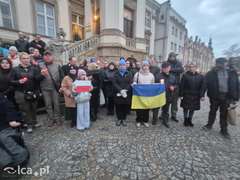 4 lata wojny. W centrum zebrało się około 100 osób