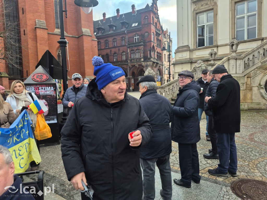 4 lata wojny. W centrum zebrało się około 100 osób