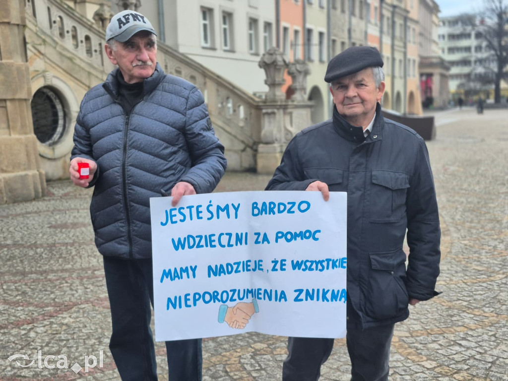 4 lata wojny. W centrum zebrało się około 100 osób