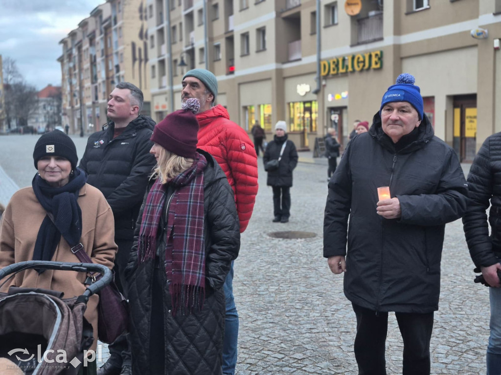 4 lata wojny. W centrum zebrało się około 100 osób
