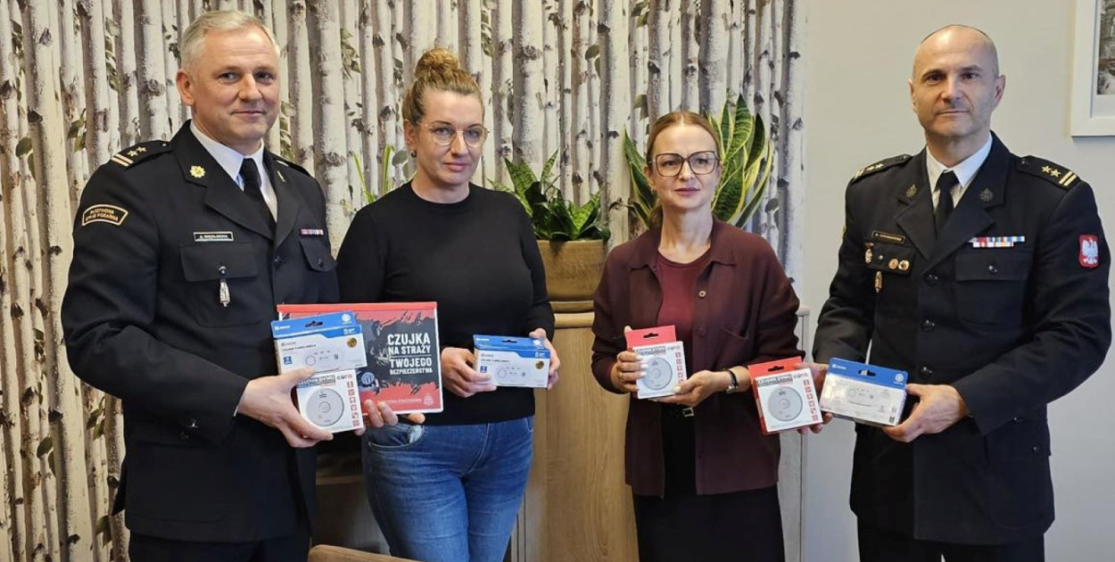 Strażacy przekazali czujniki dymu i czadu