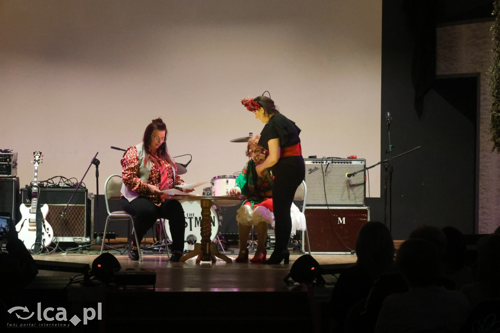 Kabaret i Beatlesi na Dzień Kobiet w Prochowicach