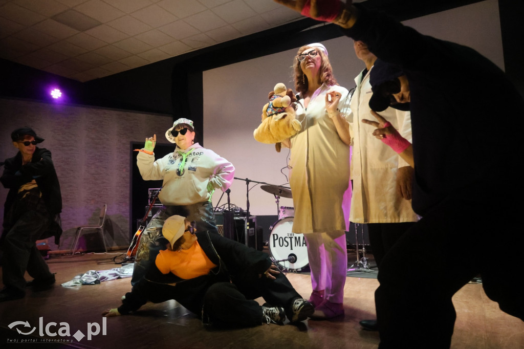 Kabaret i Beatlesi na Dzień Kobiet w Prochowicach