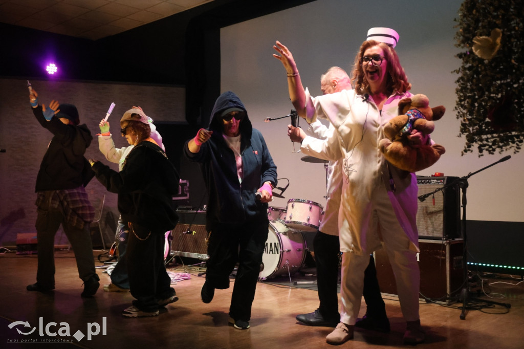 Kabaret i Beatlesi na Dzień Kobiet w Prochowicach