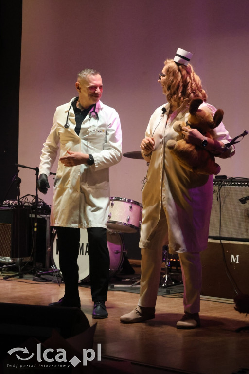 Kabaret i Beatlesi na Dzień Kobiet w Prochowicach