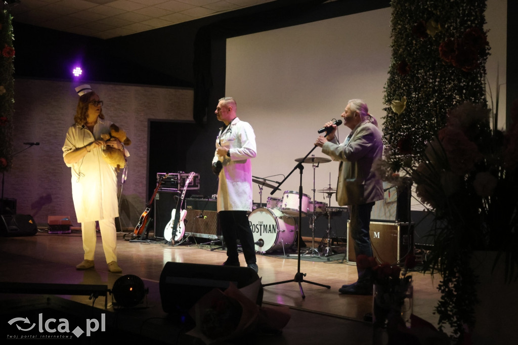 Kabaret i Beatlesi na Dzień Kobiet w Prochowicach