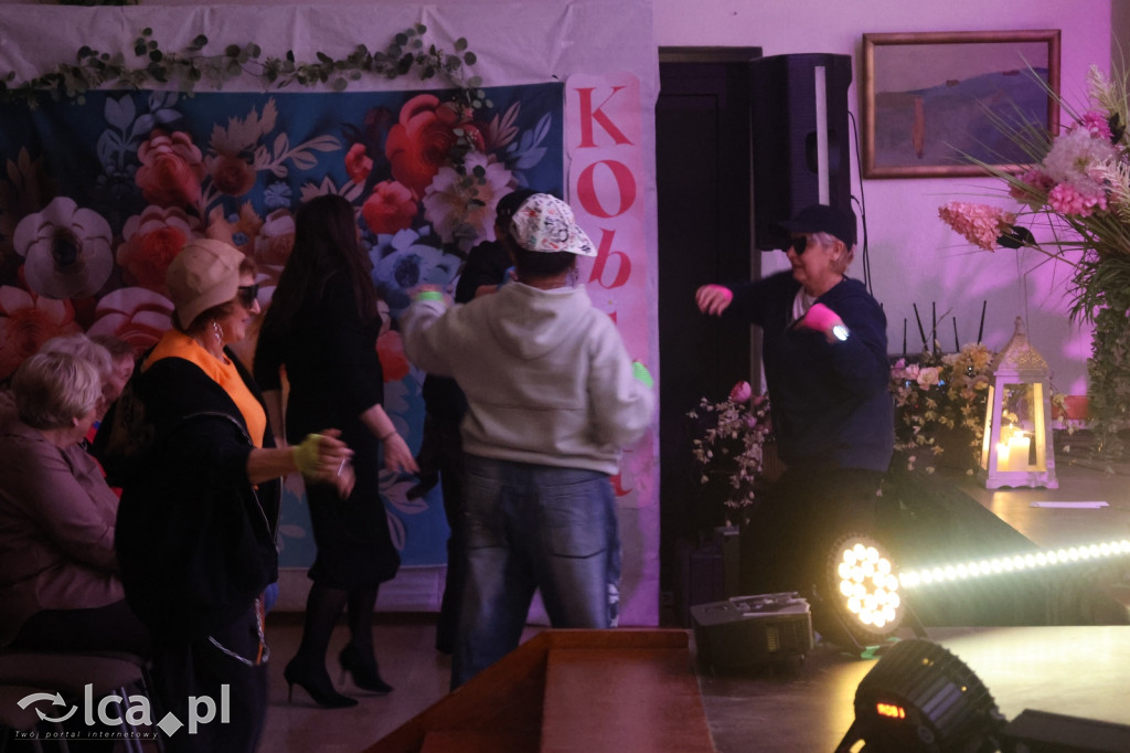 Kabaret i Beatlesi na Dzień Kobiet w Prochowicach