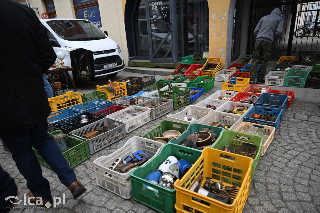 Gdzie spojrzeć tam starocie i ludzie