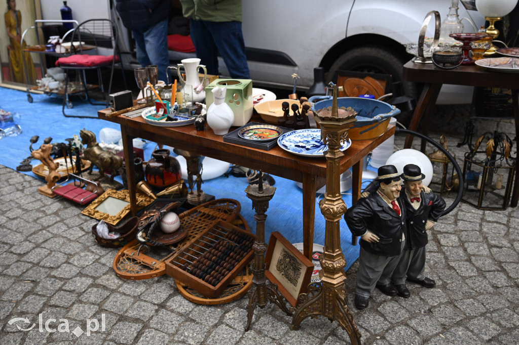 Gdzie spojrzeć tam starocie i ludzie