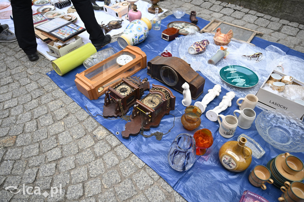 Gdzie spojrzeć tam starocie i ludzie