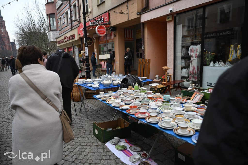 Gdzie spojrzeć tam starocie i ludzie