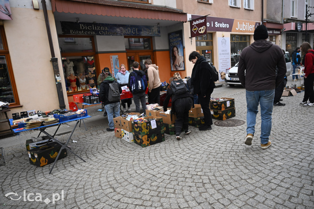 Gdzie spojrzeć tam starocie i ludzie