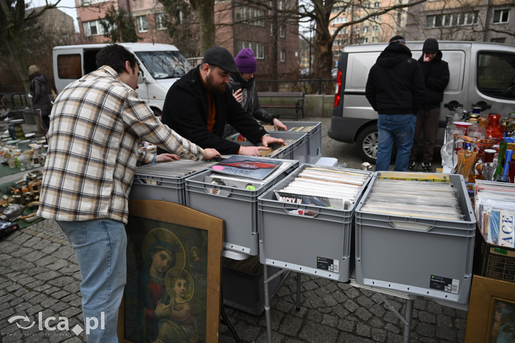 Gdzie spojrzeć tam starocie i ludzie
