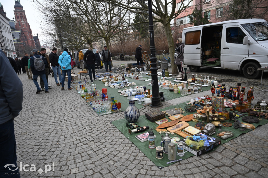 Gdzie spojrzeć tam starocie i ludzie