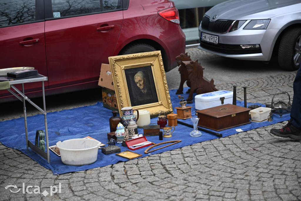 Gdzie spojrzeć tam starocie i ludzie