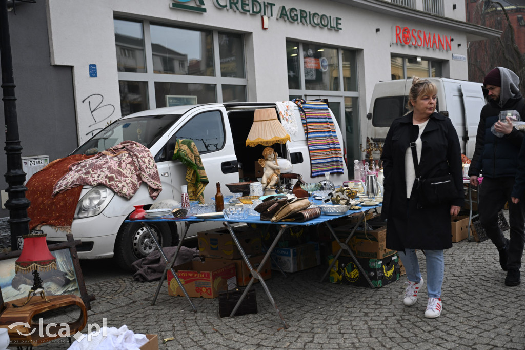 Gdzie spojrzeć tam starocie i ludzie
