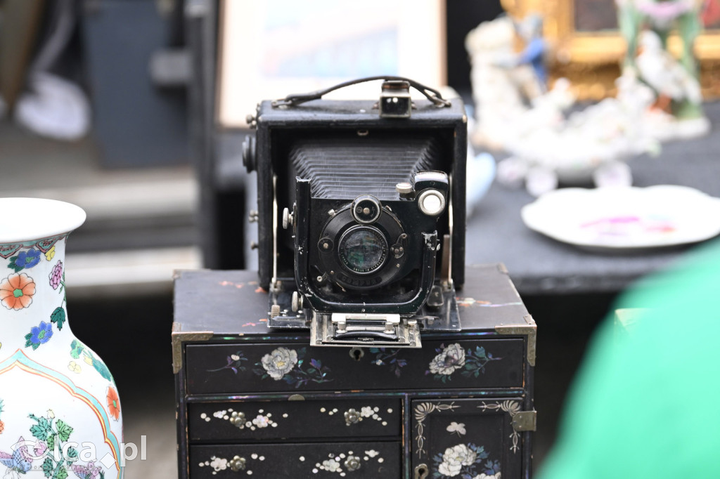 Gdzie spojrzeć tam starocie i ludzie