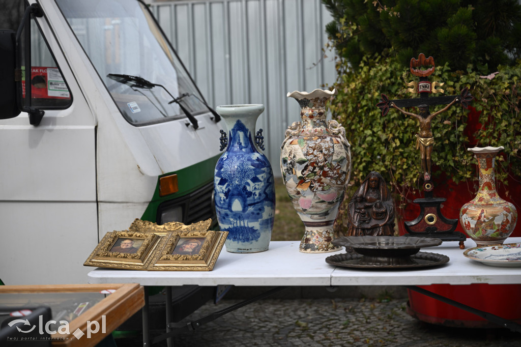 Gdzie spojrzeć tam starocie i ludzie