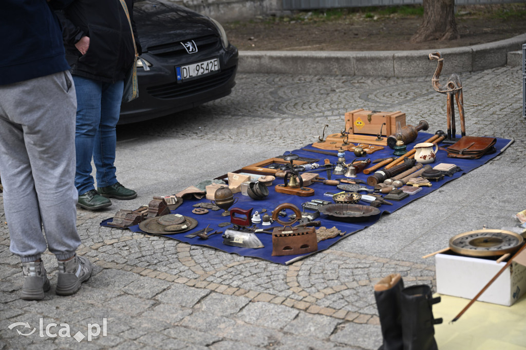 Gdzie spojrzeć tam starocie i ludzie