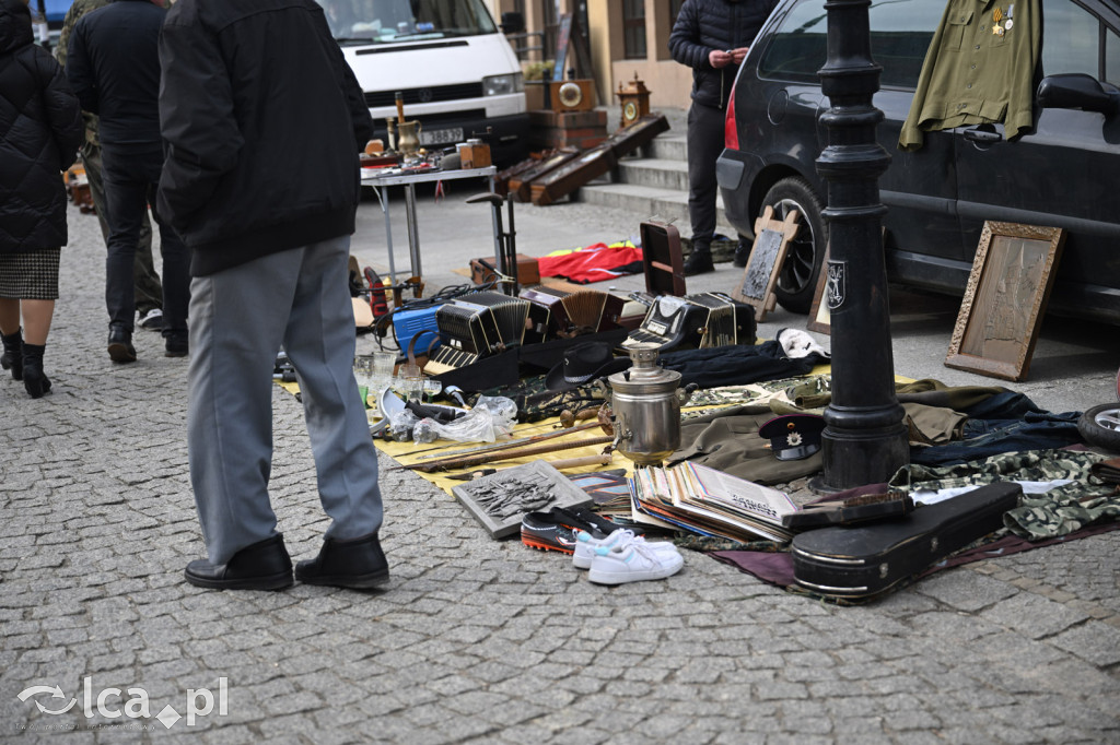 Gdzie spojrzeć tam starocie i ludzie