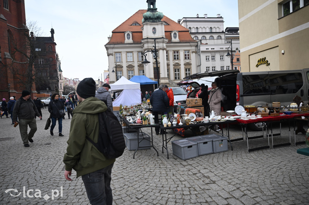 Gdzie spojrzeć tam starocie i ludzie