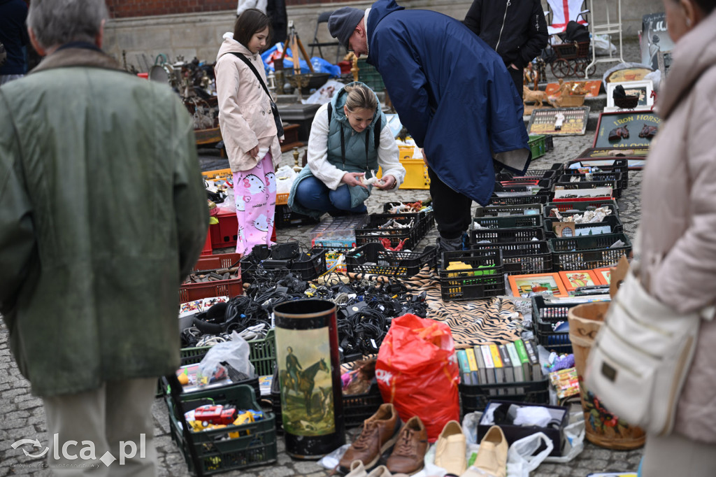 Gdzie spojrzeć tam starocie i ludzie