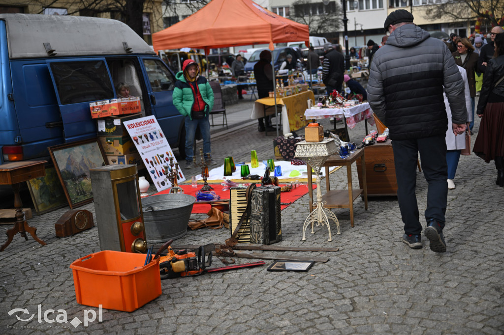 Gdzie spojrzeć tam starocie i ludzie