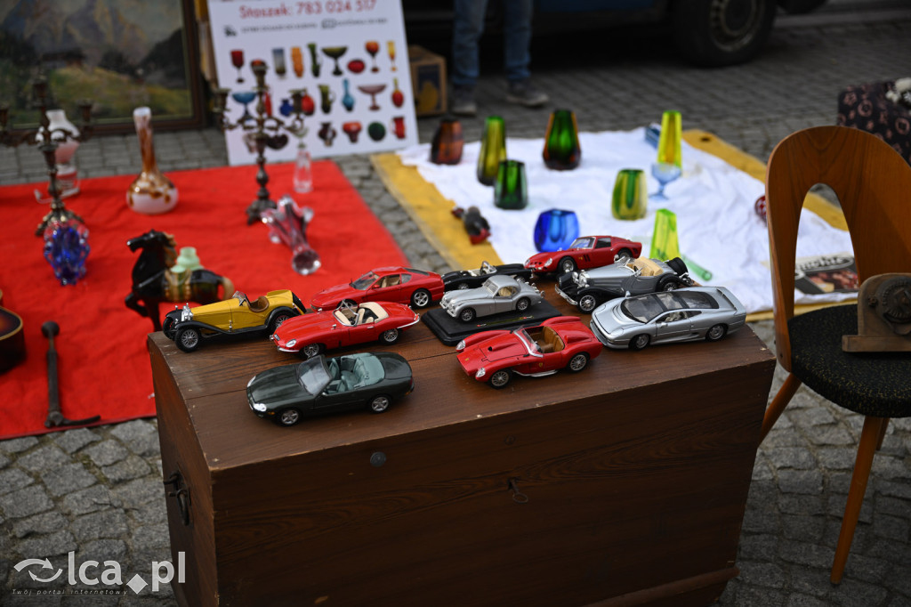 Gdzie spojrzeć tam starocie i ludzie