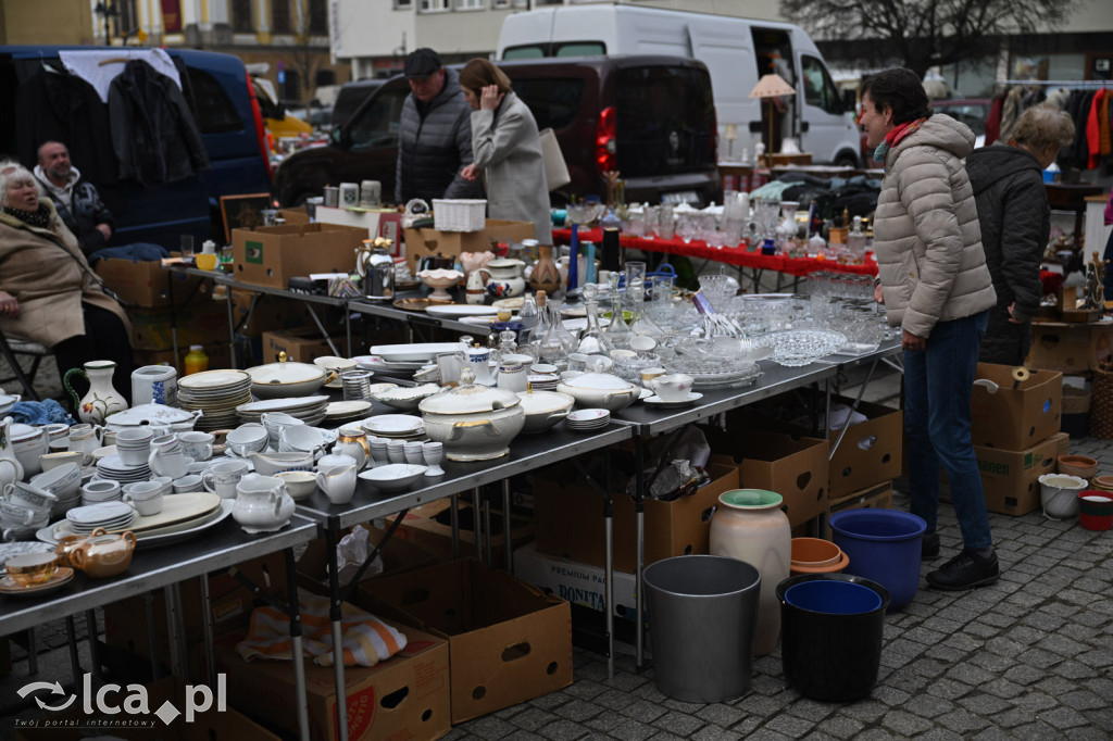 Gdzie spojrzeć tam starocie i ludzie