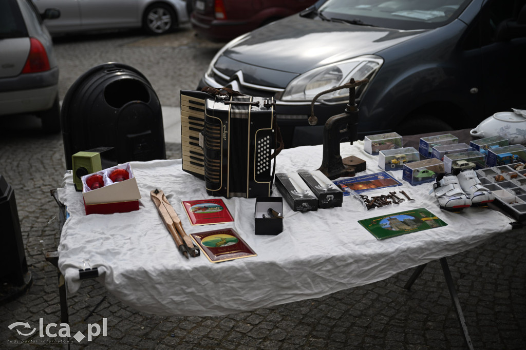 Gdzie spojrzeć tam starocie i ludzie