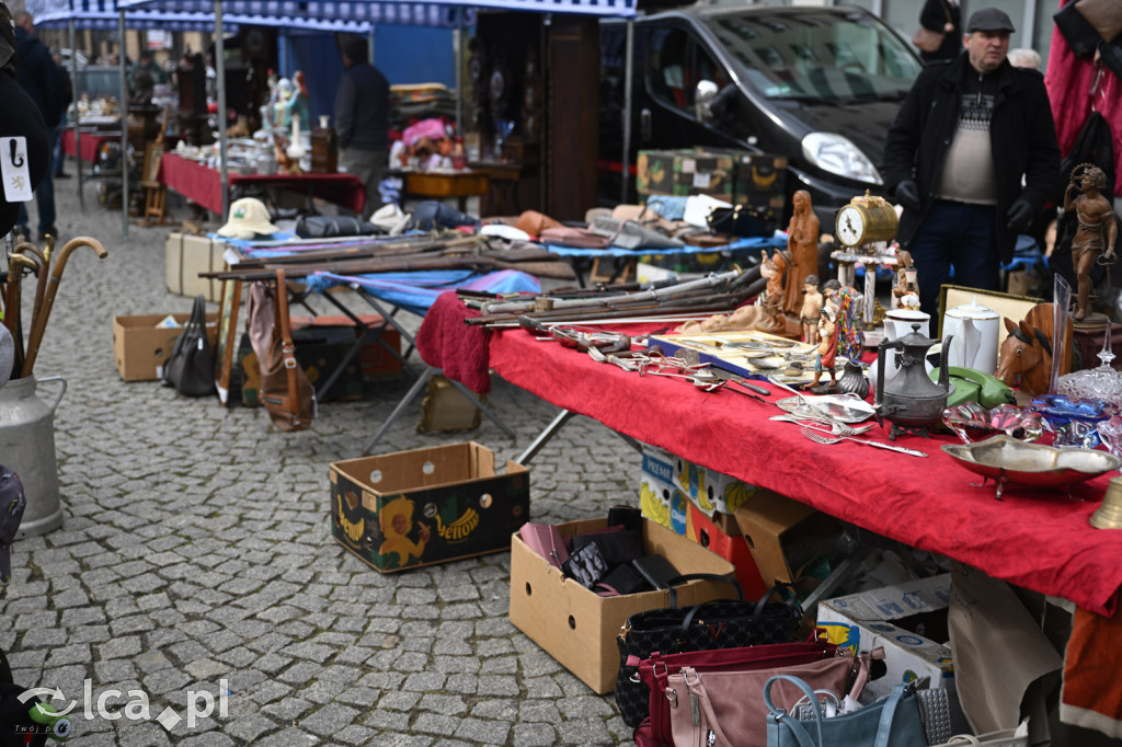 Gdzie spojrzeć tam starocie i ludzie