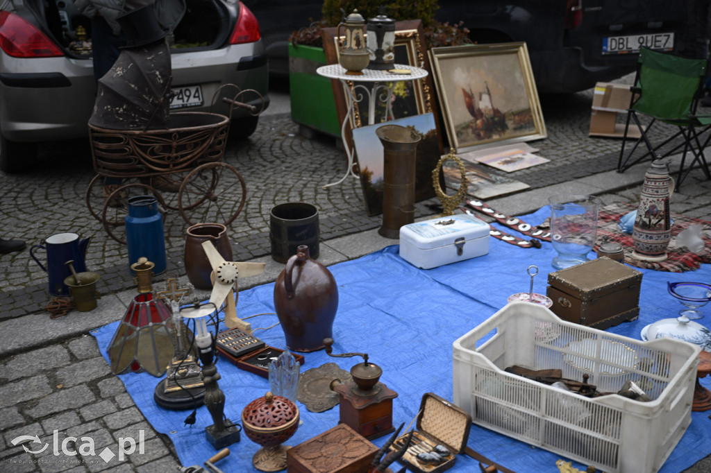 Gdzie spojrzeć tam starocie i ludzie