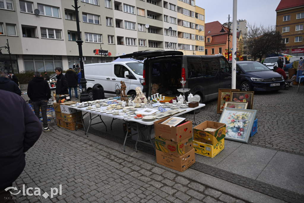 Gdzie spojrzeć tam starocie i ludzie