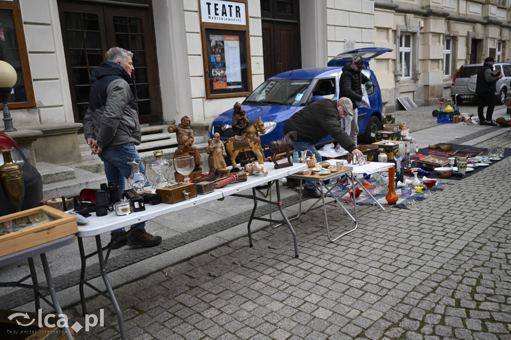 Gdzie spojrzeć tam starocie i ludzie