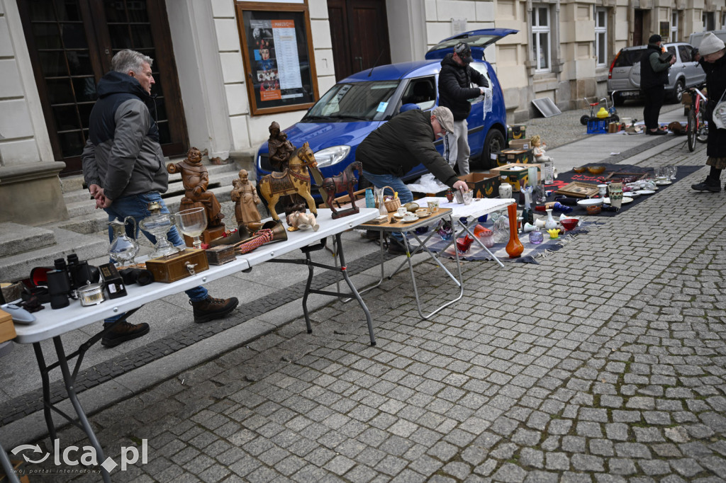 Gdzie spojrzeć tam starocie i ludzie